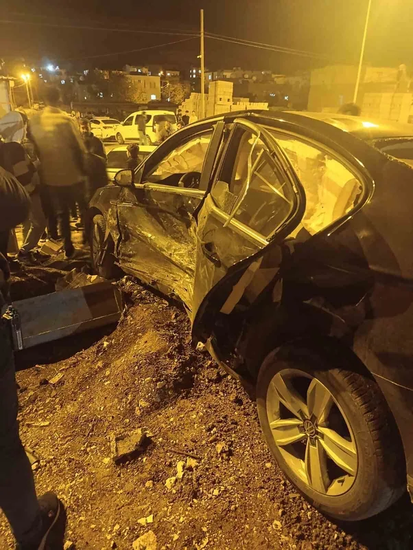 Mazıdağı’nda iki otomobil çarpıştı: 3 yaralı
