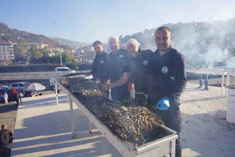 Hamsi bolluğu festivali geri getirdi
