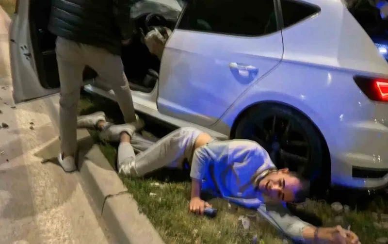 Aksaray Belediyesi’nin trafiğe kapattığı yol kaza meydanına döndü
