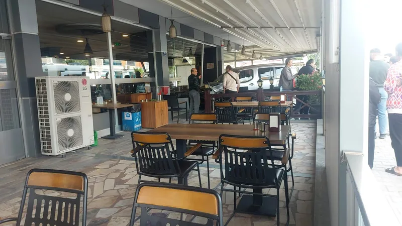 Aydın’da 15 yaşındaki sürücü iş yerine daldı: 1 yaralı
