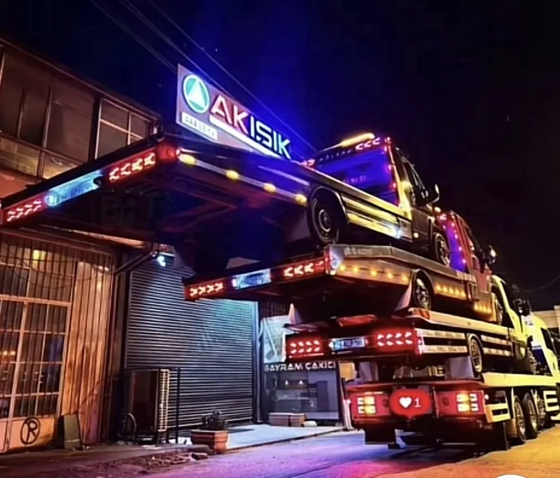 Çekici operatöründen şaşırtan gösteri: Bir çekicinin üzerine 3 çekici yükledi
