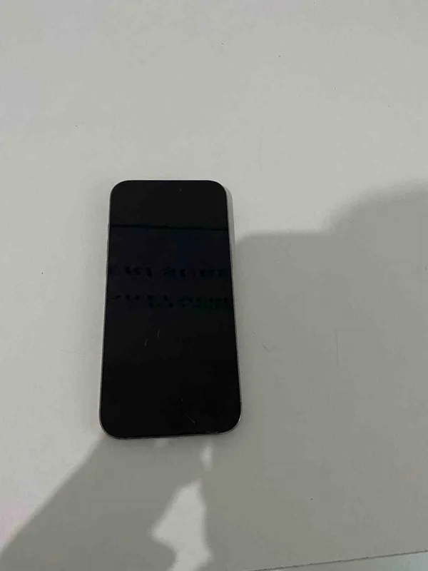 Kaldırımda uyuyan adamın telefonunu çaldı: O anlar kamerada
