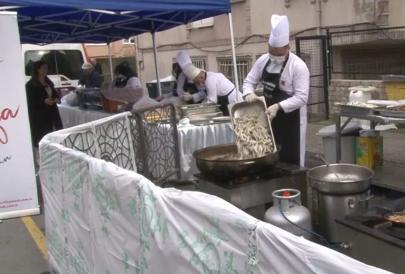 Eyüpsultan’da düzenlenen Hamsi Festivali’nde İhlas Vakfı’na ödül
