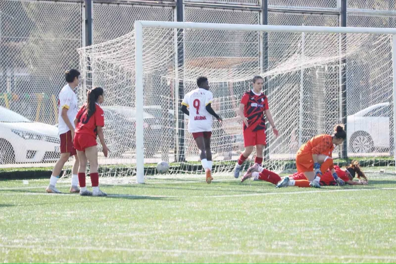 Auran Kayseri Kadın FK farklı kazandı
