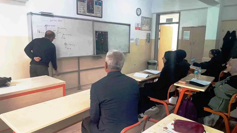 İnşaat ustasından engelli öğretmene tablo sürprizi
