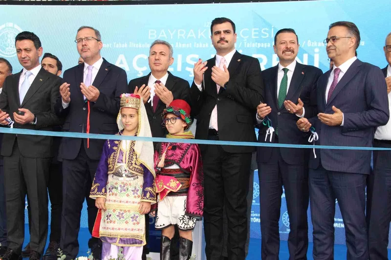 İzmir’de depremde hasar görünce yeniden yapılan 4 okulun açılışı gerçekleştirildi
