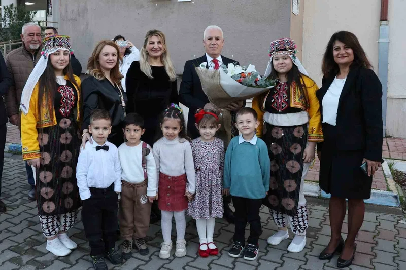 Başkan Bozbey’ mezun olduğu okuldaki öğretmenlerle buluştu
