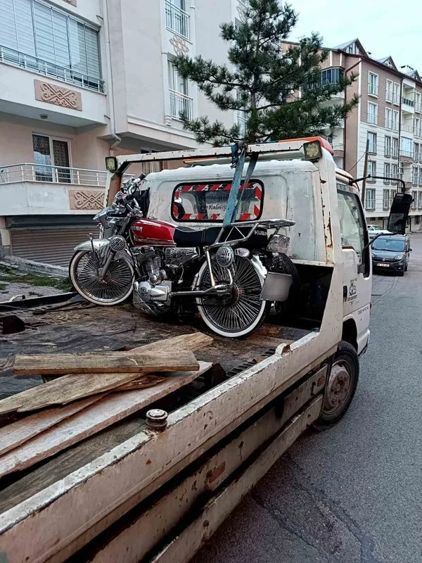 Parkta drift keyfi pahalıya patladı: Sürücüye 3 bin 972 TL ceza kesildi
