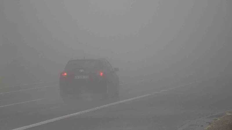 Bolu Dağı’nda göz gözü görmüyor: Görüş mesafesi 25 metreye düştü
