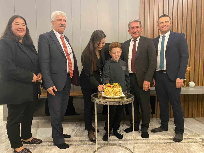 Menteşe’de öğretmenlere ’çifte kutlama’ sürprizi
