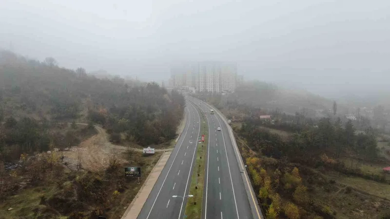 Sis etkili oldu, görüş mesafesi 50 metreye kadar düştü
