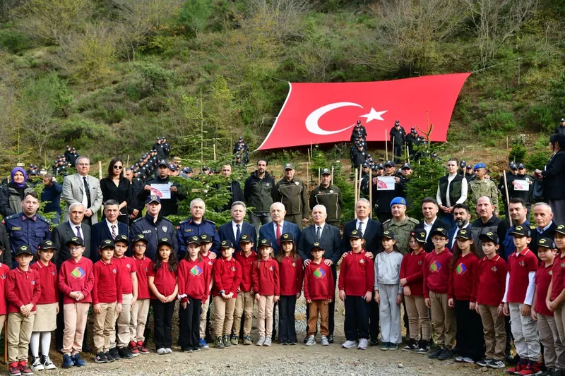 Şehitler için fidan diktiler
