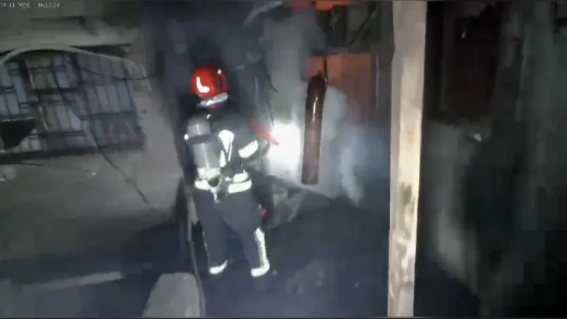 Osmaniye’de iki katlı ahşap binadaki yangın söndürüldü
