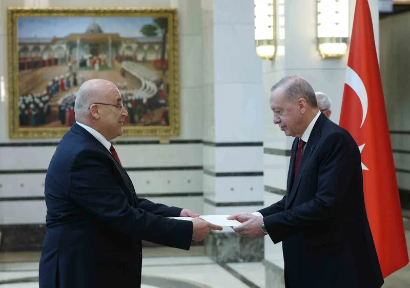 Cumhurbaşkanı Erdoğan’a  5 ülkenin  büyükelçisinden güven mektubu
