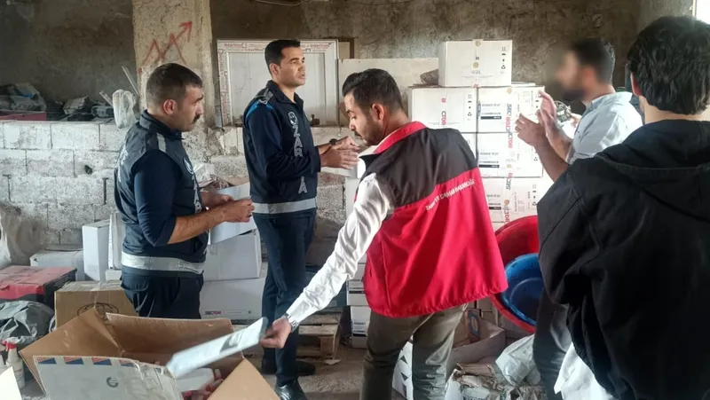 Şanlıurfa’da onlarca koli sahte zirai ilaç ele geçirildi
