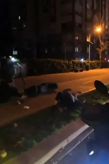 Kaldırımda bir vatandaşa elektrikli scooter çarptı
