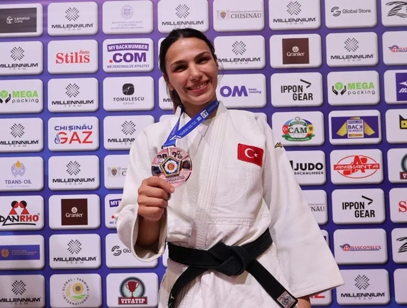 BEUN Spor Bilimleri Fakültesi Öğrencisi Vandemir’den Avrupa üçüncülüğü
