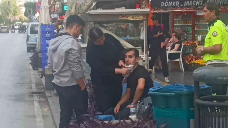 Motosiklete çarpmamak için frene bastı, devrilen motosikletten yola savruldu: 1 yaralı

