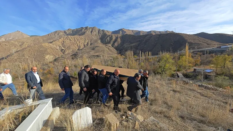 Erzurum’da katledilen kadın, gözyaşları ve dualarla uğurlandı
