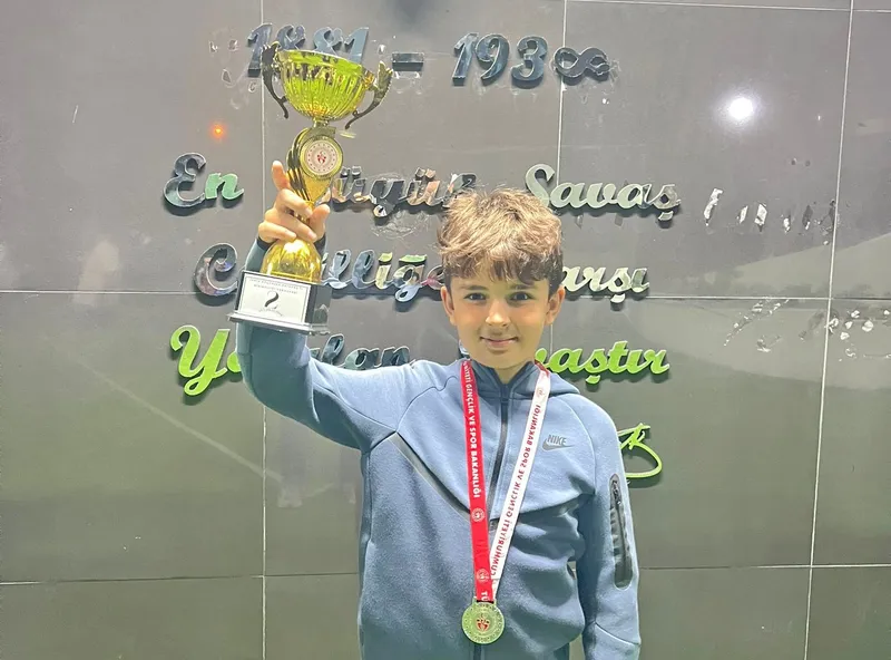 Çeşme Belediyesporlu Emir’den satrançta İzmir ikinciliği
