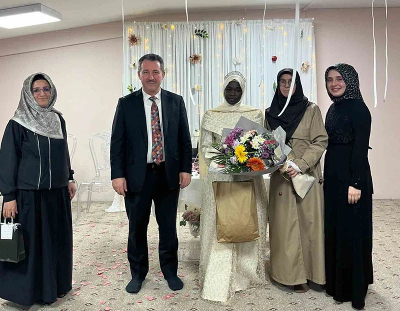 Sudanlı Tıp Fakültesi öğrencisi okulunu dondurup 8 ayda hafız oldu
