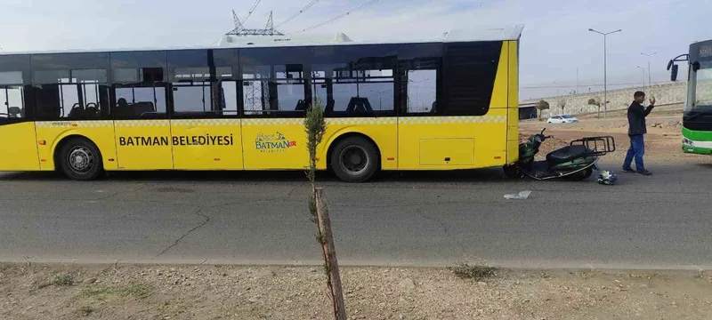Batman’da motosiklet, halk otobüsüne çarptı: 1 yaralı
