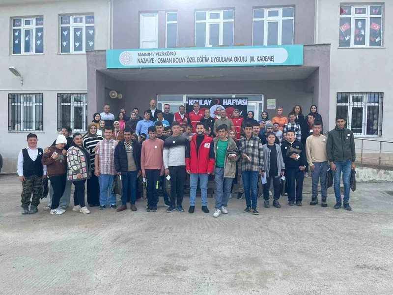 Kızılay Haftası’nda özel öğrencilere moral
