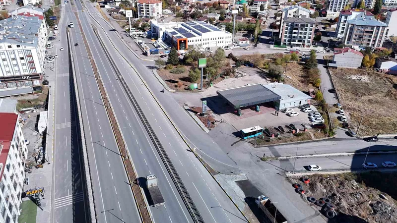 Akaryakıt istasyonuna giden yollar kapatıldı, işletmecisi uçan arabalar istedi
