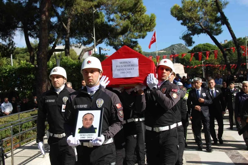 Polis memuru Çakıcı gözyaşlarıyla uğurlandı
