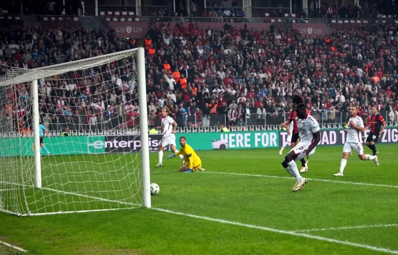 UEFA Konferans Ligi: Samsunspor: 1 - Hamrun: 0 (İlk yarı)
