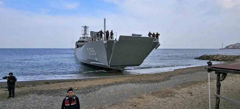 Yeni Tip Çıkarma Gemisi Ç-159 Yalova kıyısında test edildi
