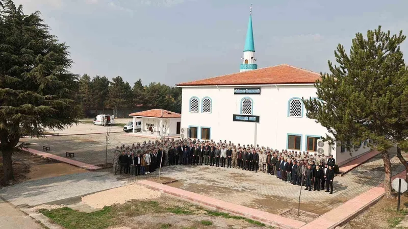 Merzifon 5’inci Ana Jet Üssü’nde inşa edilen Mehmetçik Camii ibadete açıldı
