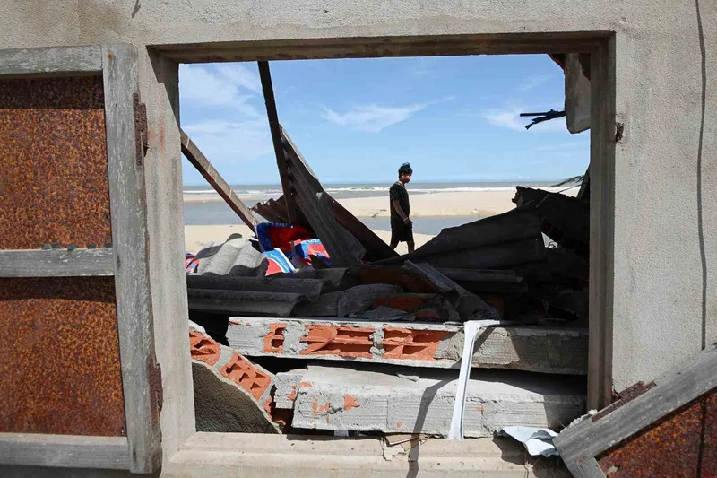 Vietnam’ı vuran Kalmaegi Tayfunu’nda 5 kişi hayatını kaybetti
