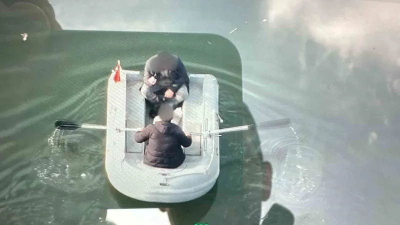 Baraj gölüne 135 metre kaçak ağ sererken jandarmaya yakalandılar
