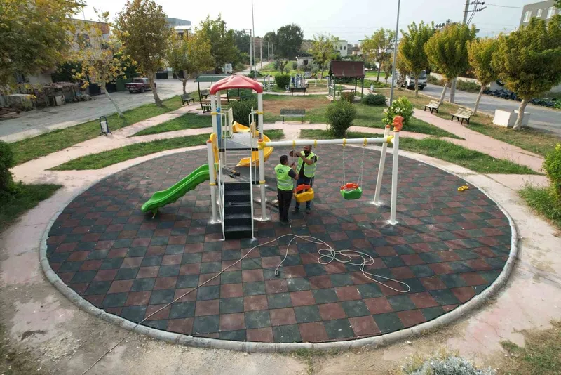 Akdeniz’in parklarında yenileme çalışmaları devam ediyor
