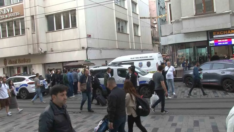 İstiklal Caddesi’nde silahlı kavga: 2 yaralı
