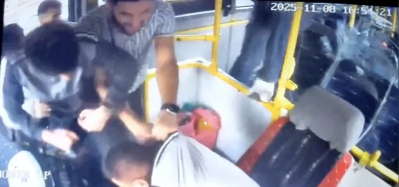 Yolcu ile tartışan halk otobüsü şoförüne meydan dayağı
