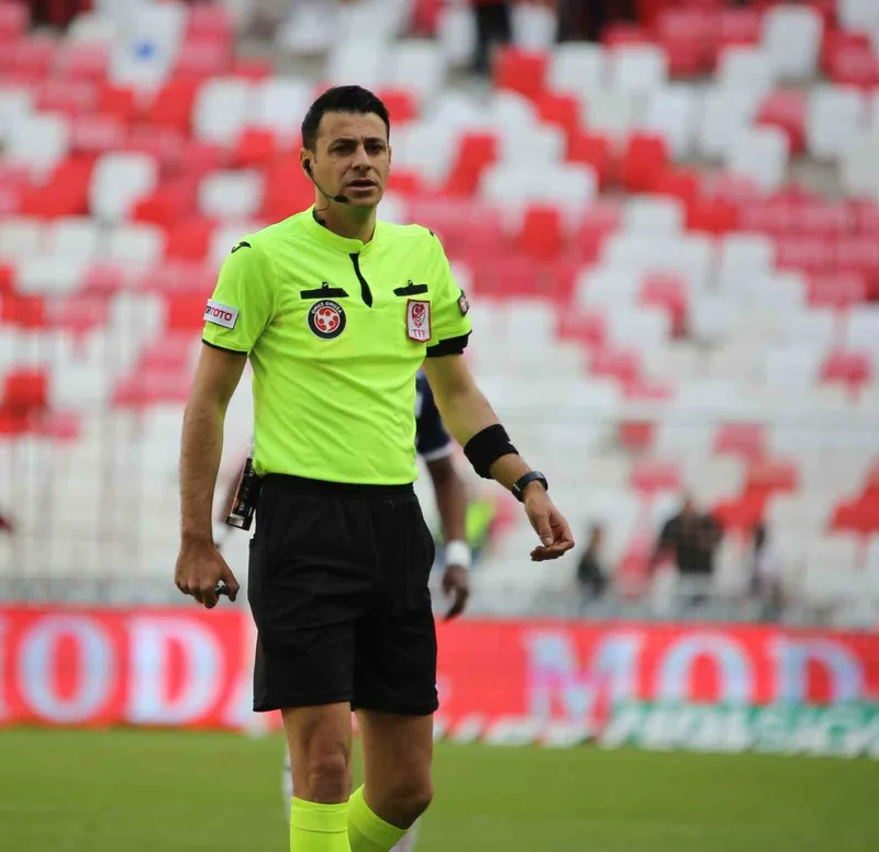 Kocaelispor - Galatasaray maçının VAR’ı Ali Şansalan oldu
