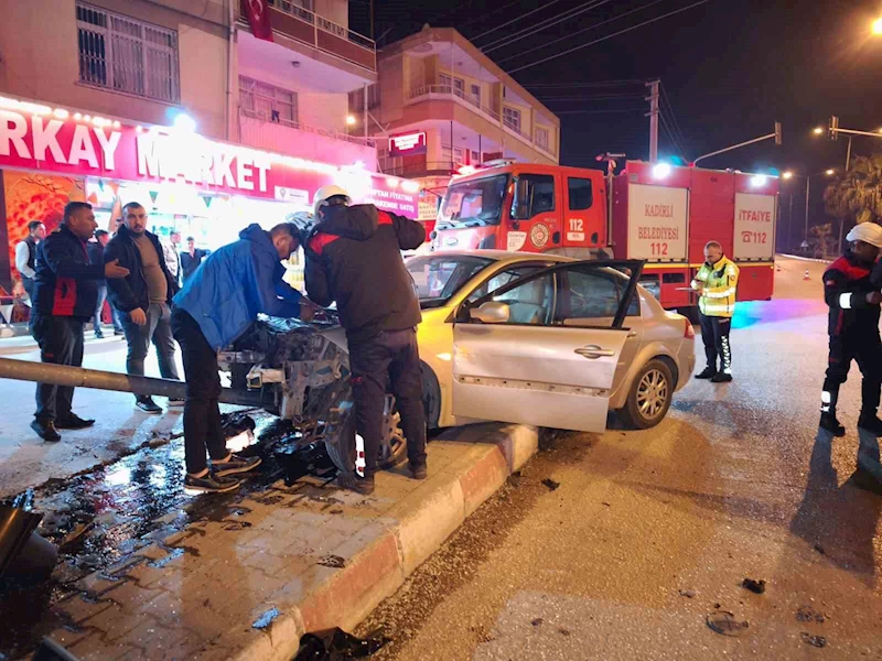 İki otomobilin çarpıştığı kaza kamerada: 2 yaralı
