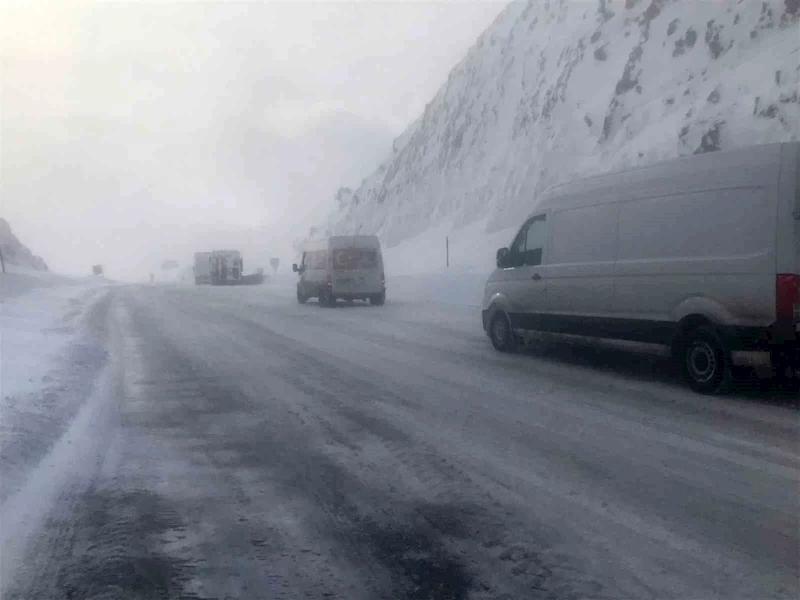 Antalya-Konya kara yolu tır ve çekicilerin geçişine yeniden açıldı
