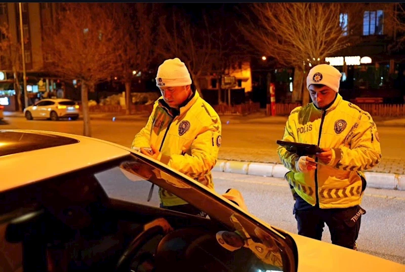 Isparta’da 1 saatte 10 araç ve sürüsüne idari para cezası kesildi
