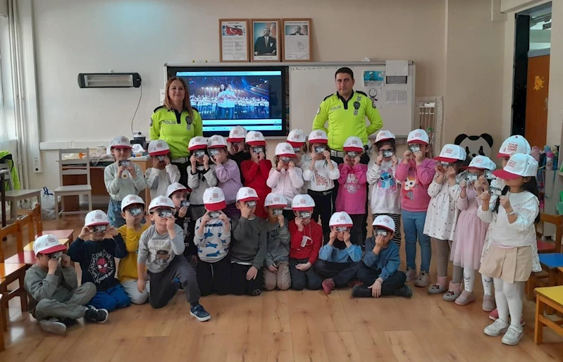 Mersin emniyetinden öğrencilere trafik eğitimi
