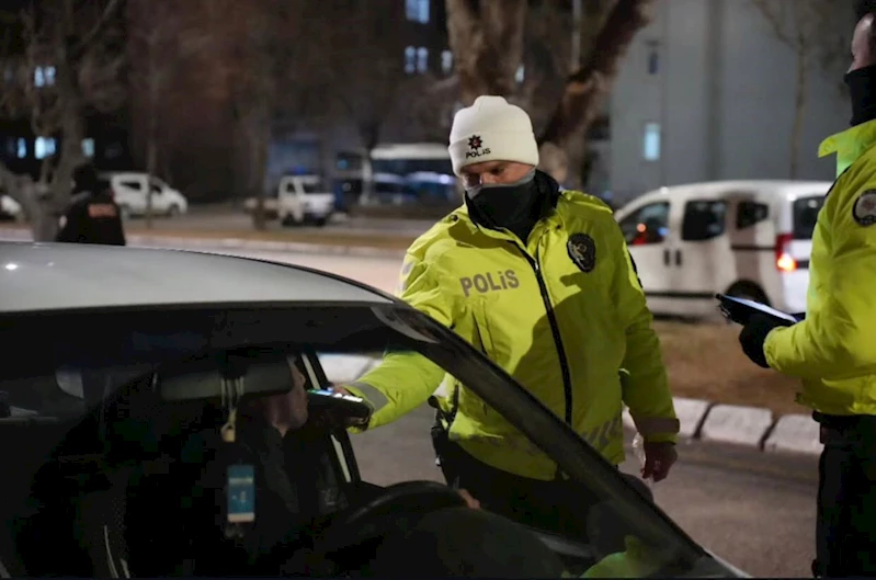 Isparta’da 1 saatte 17 araca idari para cezası
