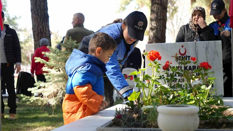 Burdur’da 18 Mart Şehitleri Anma ve Çanakkale Deniz Zaferi’nin 110. yıl dönümü için tören düzenlendi
