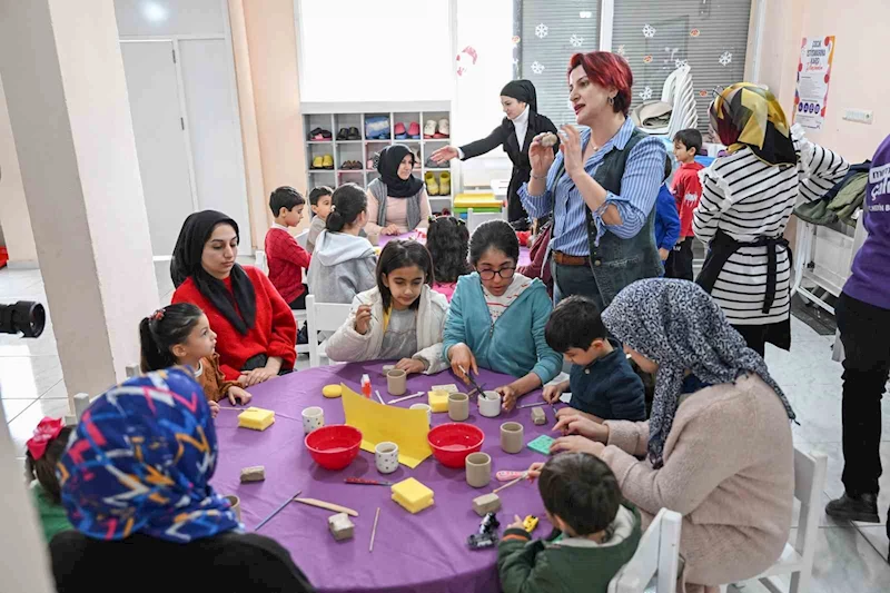 Mersin’de anne ve çocuklar seramikle buluştu
