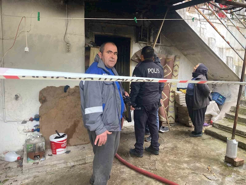 Antalya’da çıkan yangında felçli yaşlı kadın hayatını kaybetti
