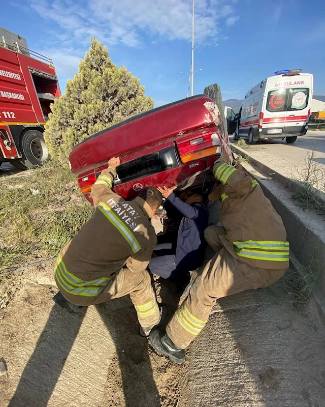 Antakya’da otomobil ters döndü: 2 yaralı
