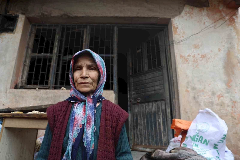Acı hayat: Tarım işçisi annenin evi kül oldu, oğluna aldığı çeyizler de yandı
