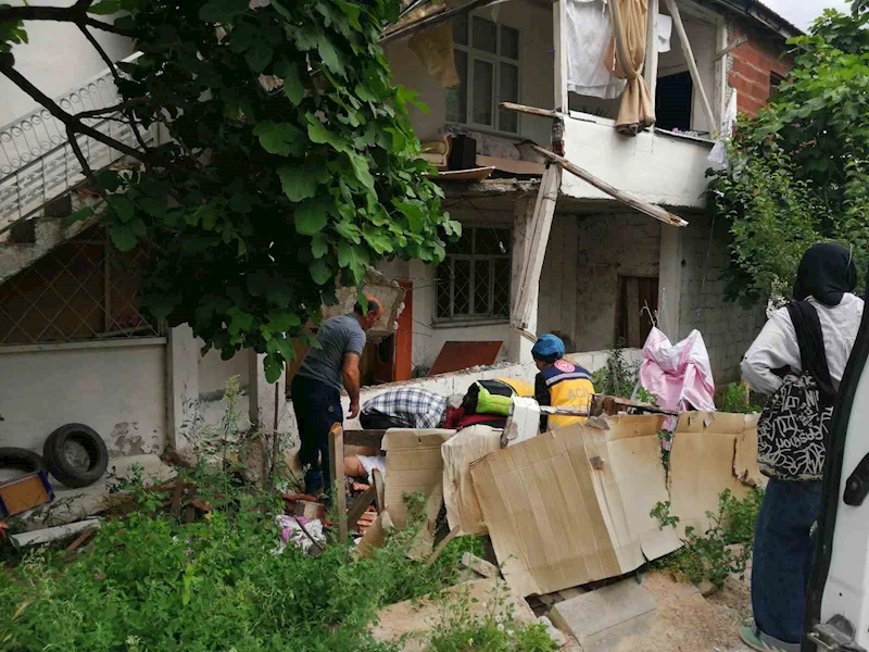 Niksar’da evin balkonu çöktü, 1 kişi yaralandı
