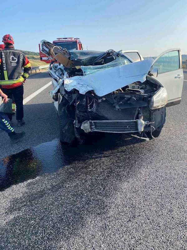 Tıra arkadan çarpan SUV otomobildeki 2 kişi öldü, 2 kişi yaralandı
